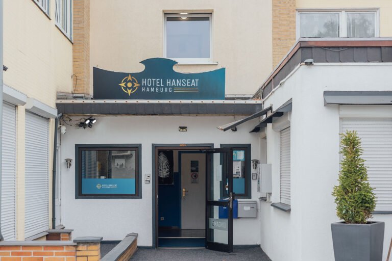 Hotel Hanseat Hamburg main entrance