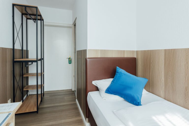 Hotel Hanseat Hamburg single guest room