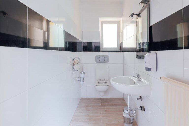 Hotel Hanseat Hamburg modern bathroom
