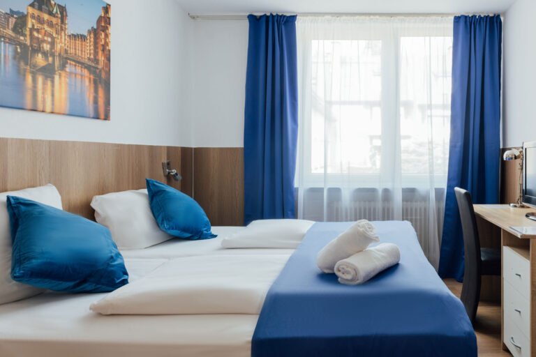 Bright double room at Hotel Hanseat Hamburg