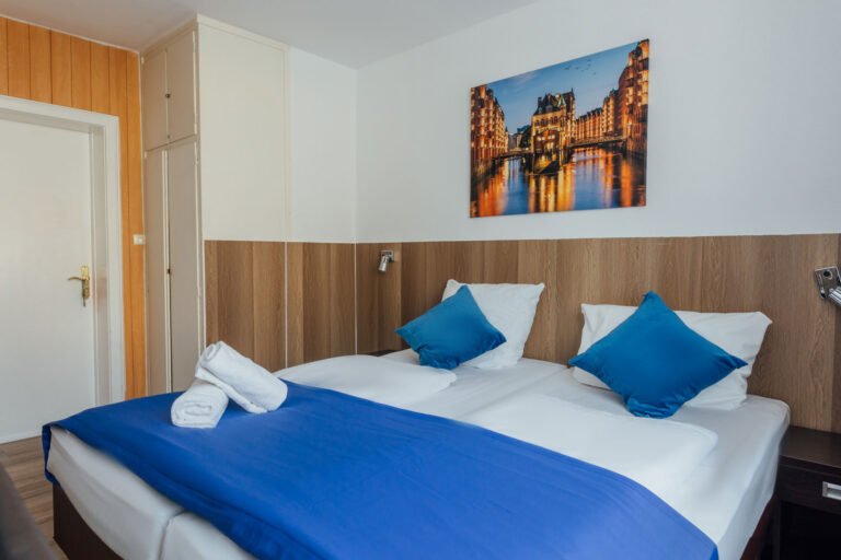 Hotel Hanseat Hamburg room with twin beds
